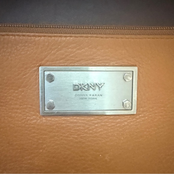 Donna Karan New York black leather pouch or wristlet with leather strap handle - Picture 3 of 5